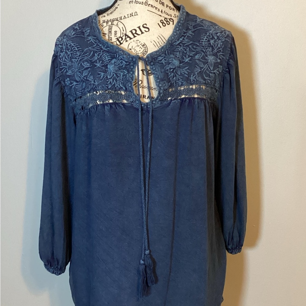 SOLITAIRE EMBROIDERED BOHO DENIM BLUE PEASANT LIGHTWEIGHT TUNIC TOP RAYON SZ. M